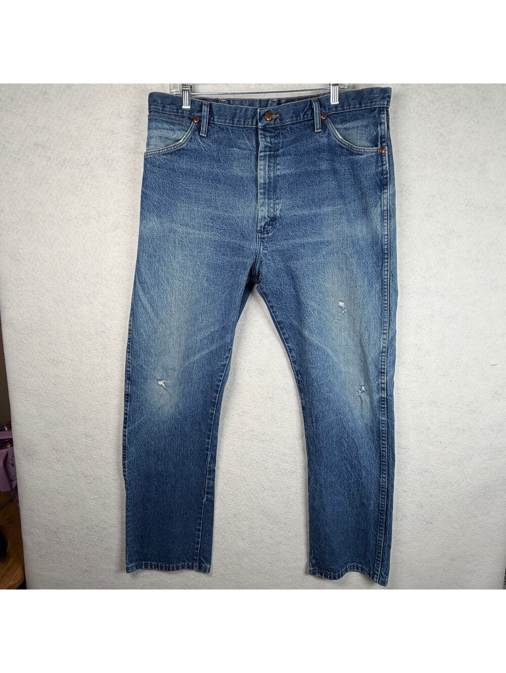 Wrangler Men's Blue Distressed Denim Jeans Size 40x32